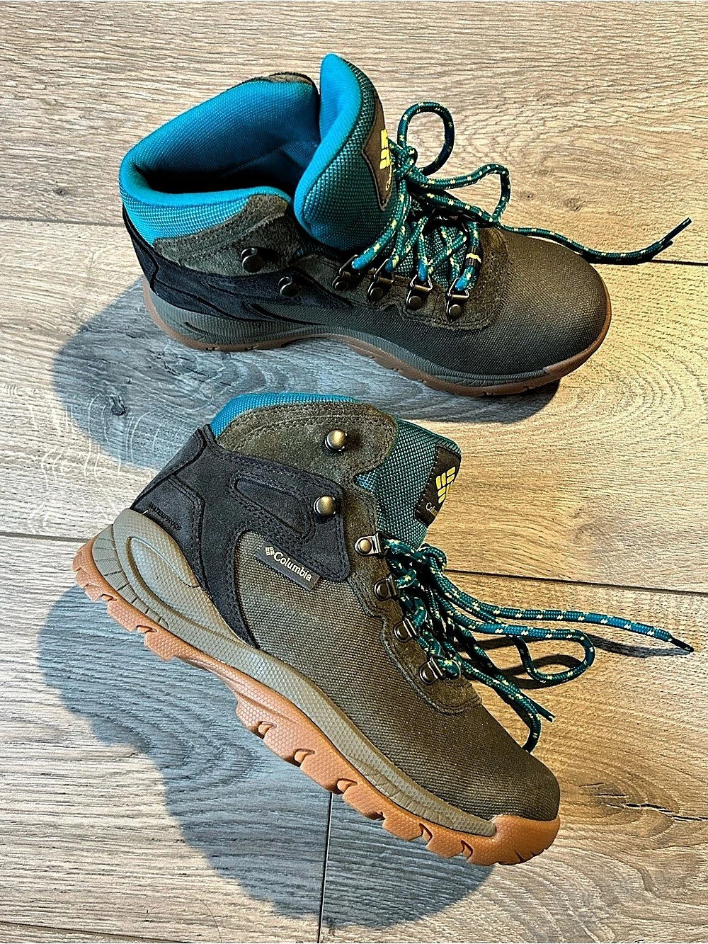 Columbia Newton Ridge Hiking Boots Green / Blue Size 6.5 New